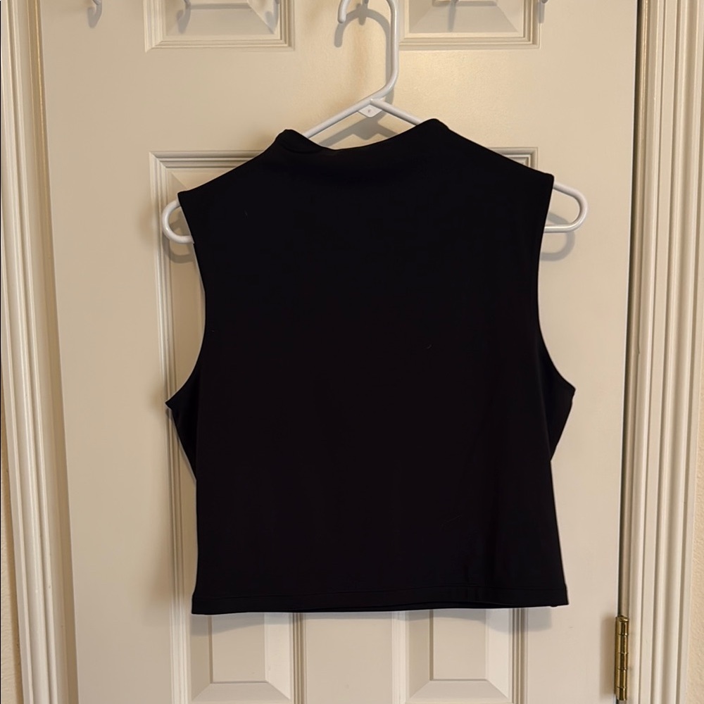 Express Black Sleeveless Women's crop top, size L